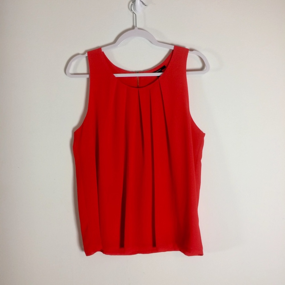 Sleeveless blouse